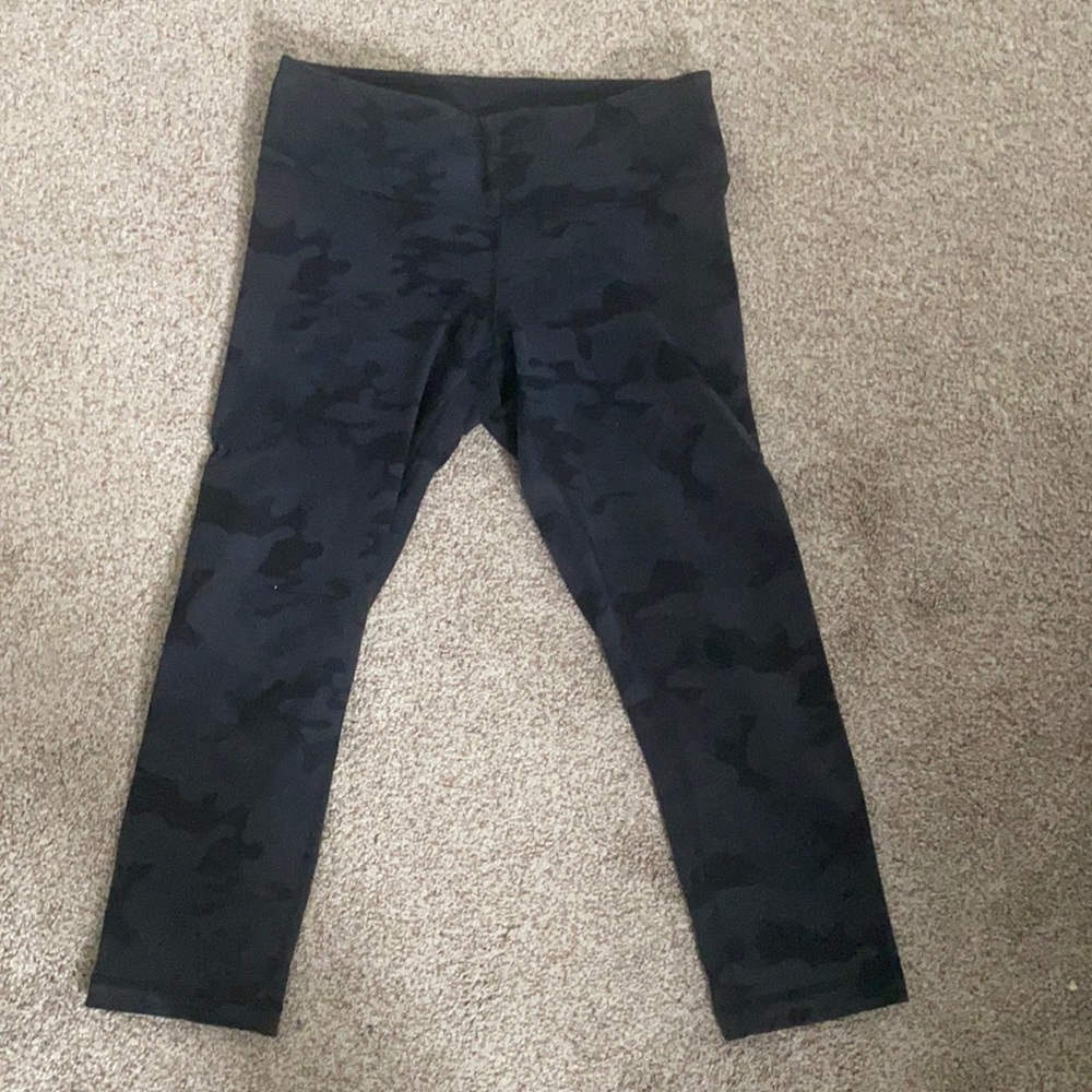 Black Camo Lululemon Wunder Under Crop Leggings